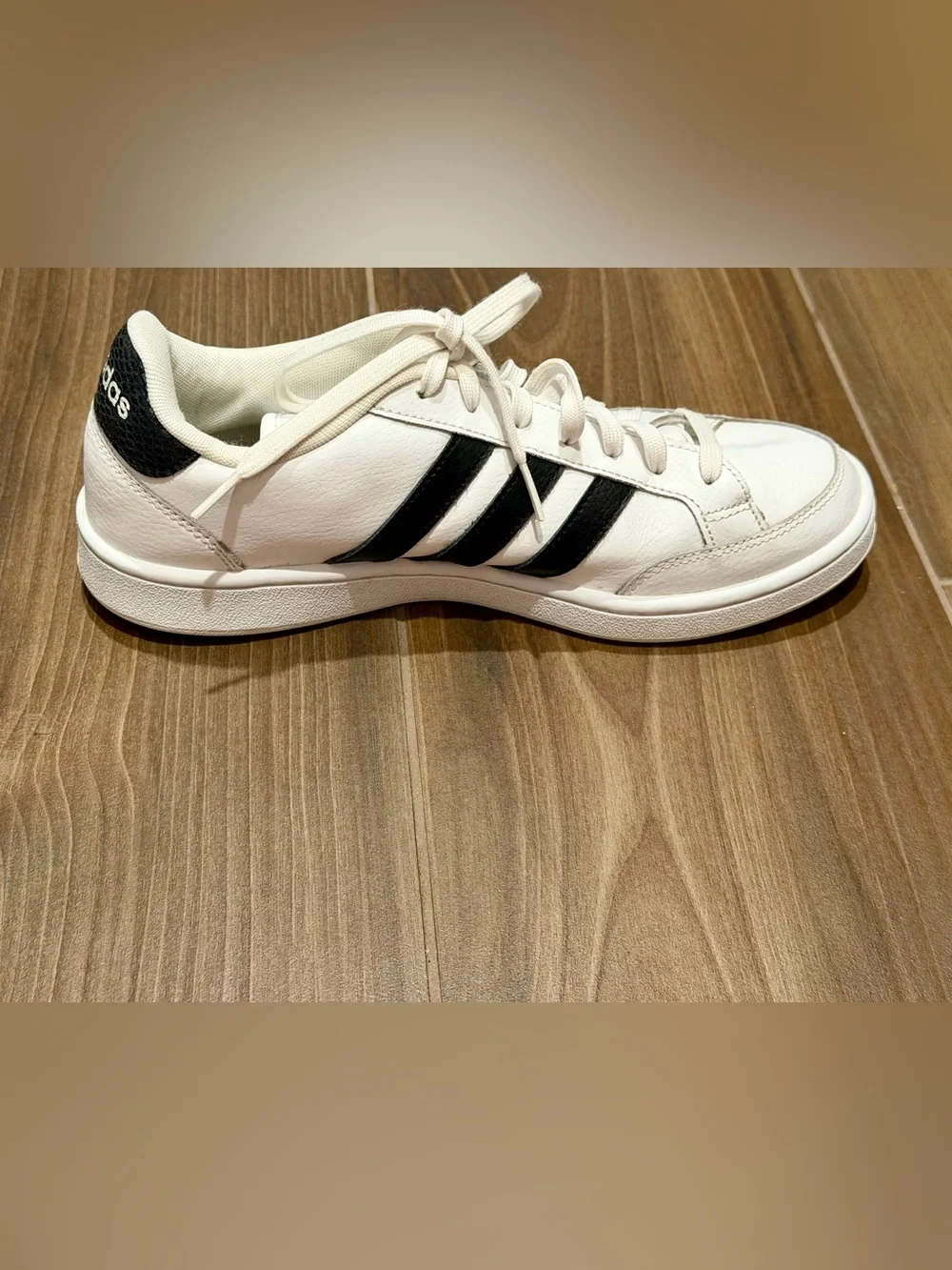 Women’s Adidas Grand Court Leather Tennis Shoes - size 10